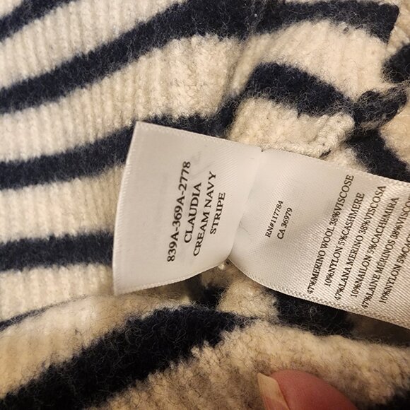 Rails Claudia Sweater Cream & Navy Stripe NWOT Med Some bleeding/pilling - Picture 13 of 14